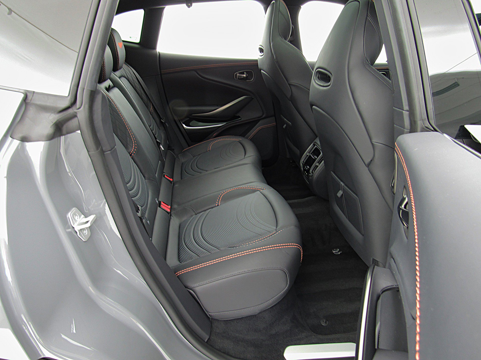 Used 2023 Aston Martin DBX AWD/4WD image 31