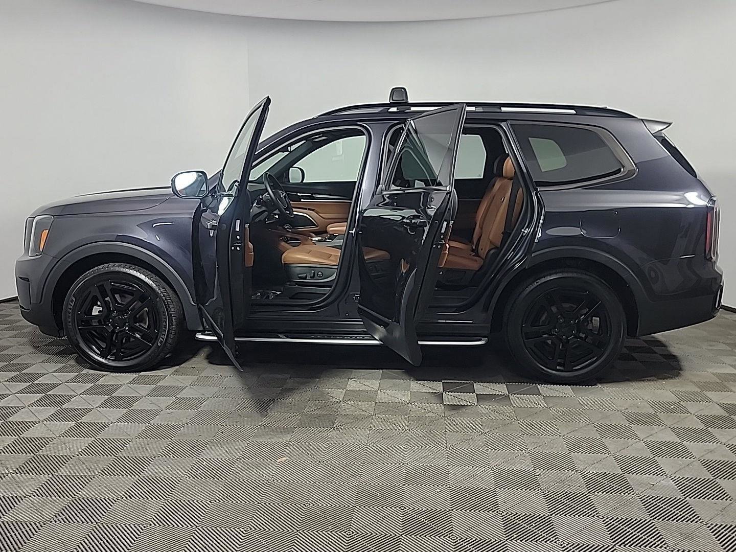 Used 2025 Kia Telluride EX X-Line AWD/4WD image 16