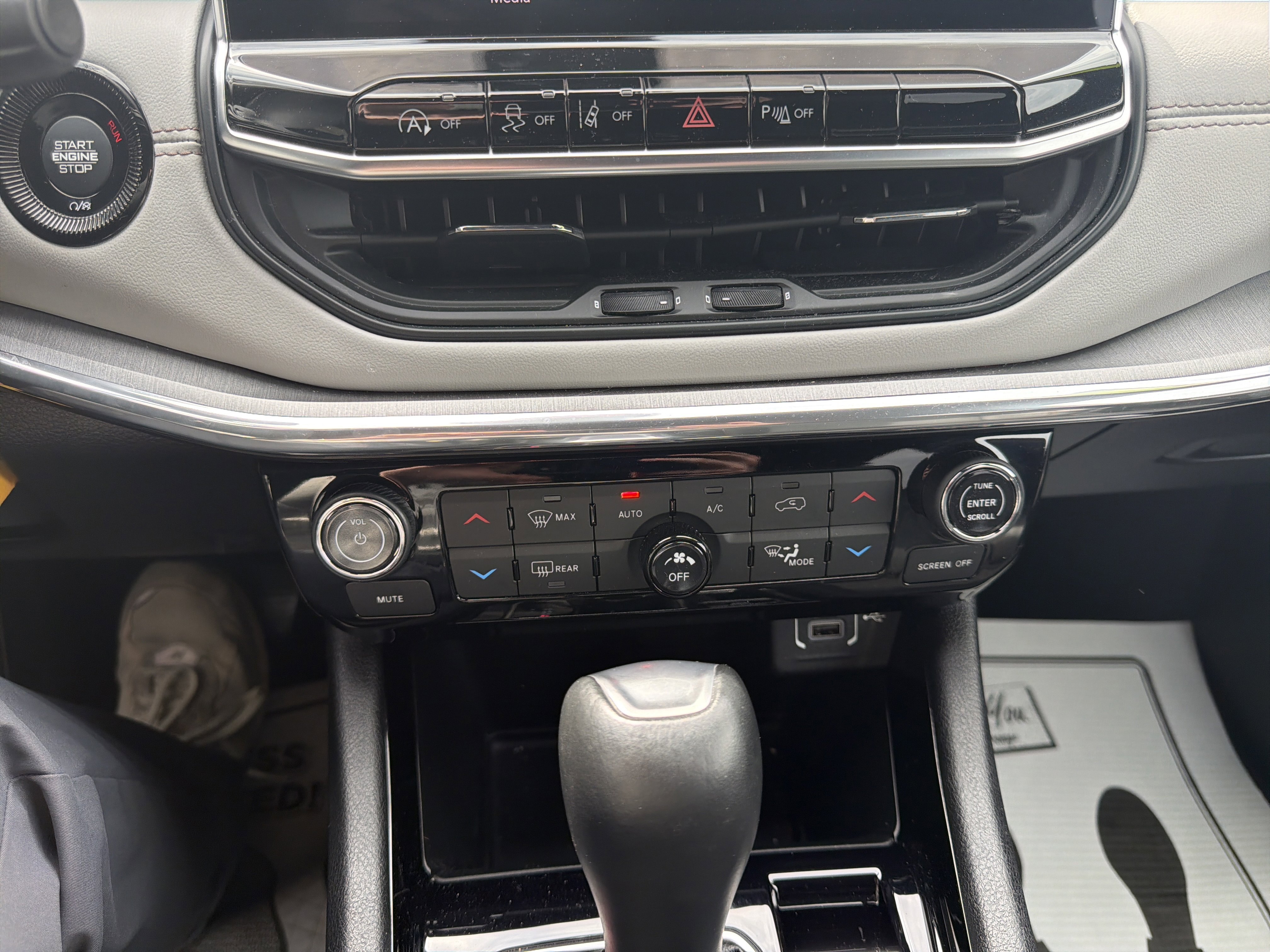 Used 2023 Jeep Compass Limited w/ Elite Group AWD/4WD image 24