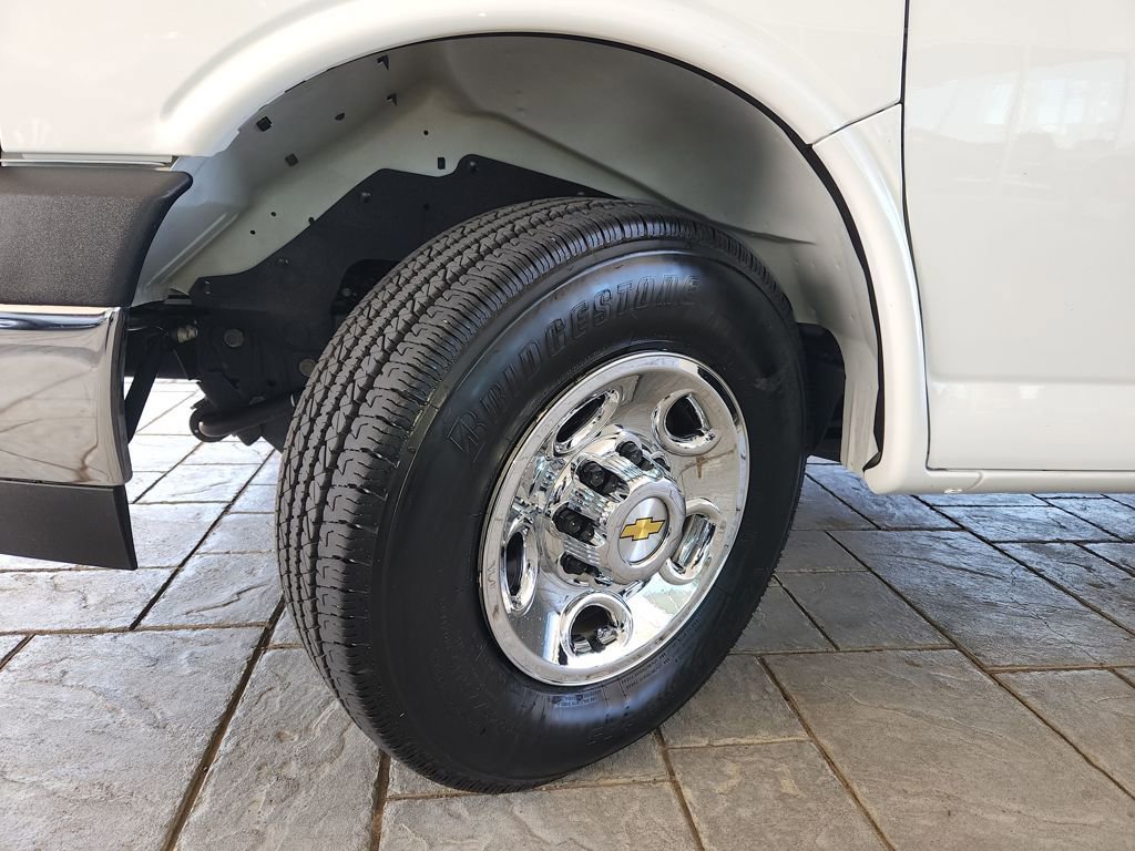 Used 2025 Chevrolet Express 3500 LT w/ LT Preferred Equipment Group image 32