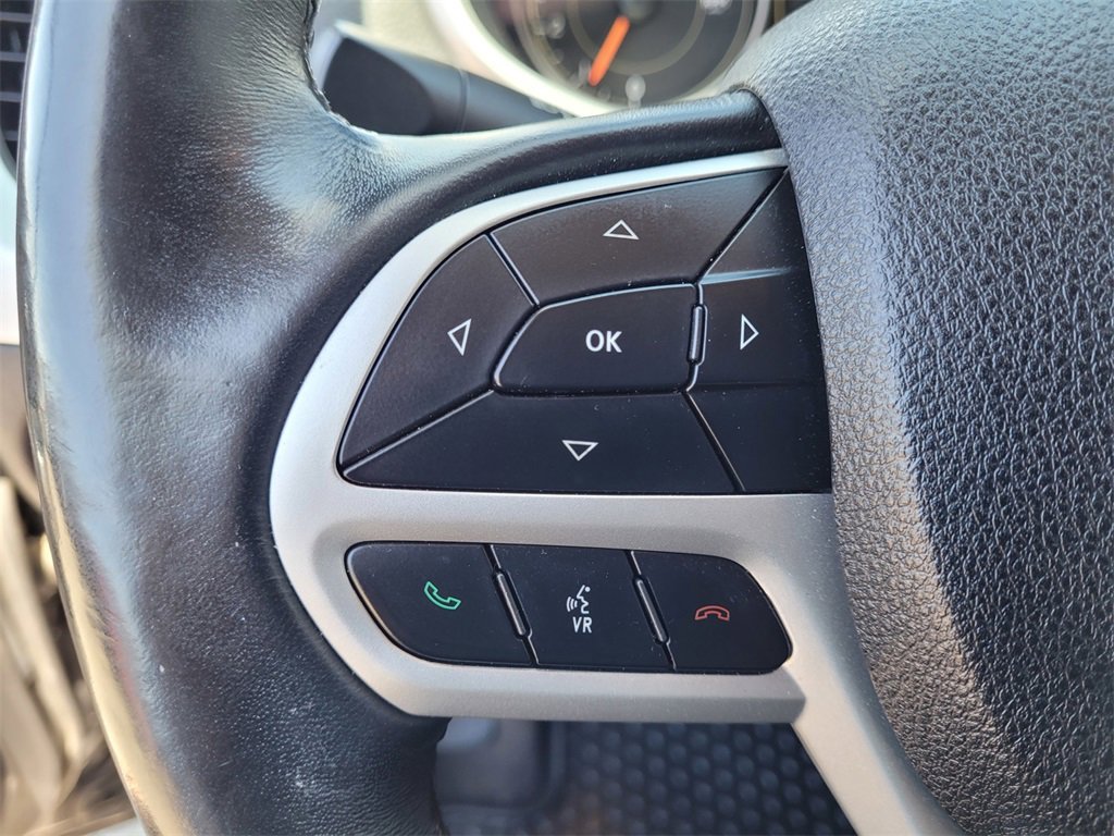 Used 2018 Jeep Cherokee Latitude Plus w/ Cold Weather Group image 16