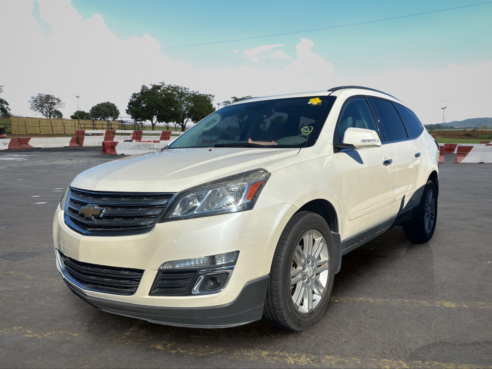 Used 2015 Chevrolet Traverse LT w/ Style and Technology Package FWD image 5