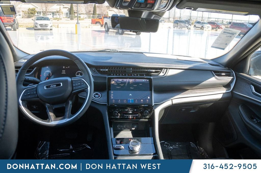 Used 2024 Jeep Grand Cherokee L Limited w/ Luxury Tech Group II AWD/4WD image 4