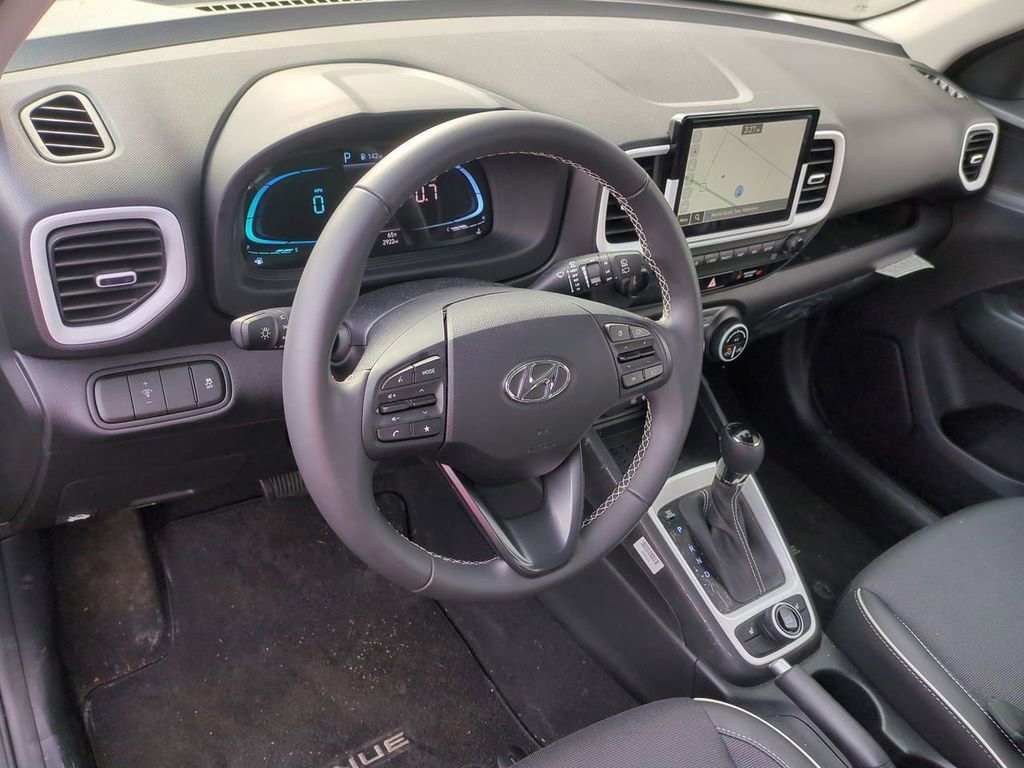 Certified 2025 Hyundai Venue Limited FWD image 12