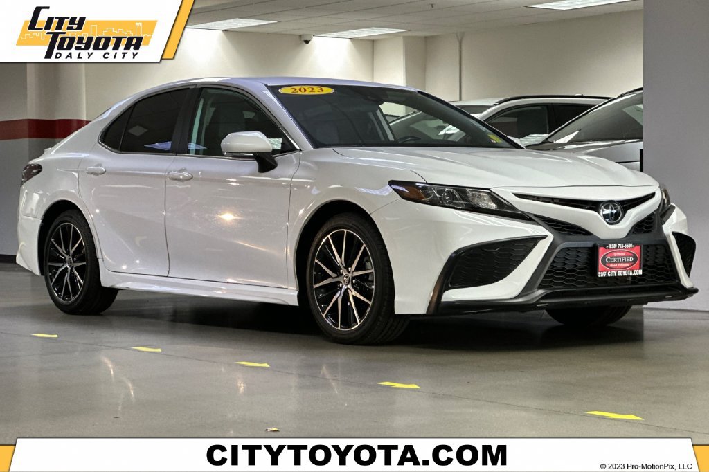 Certified 2023 Toyota Camry SE FWD image 1