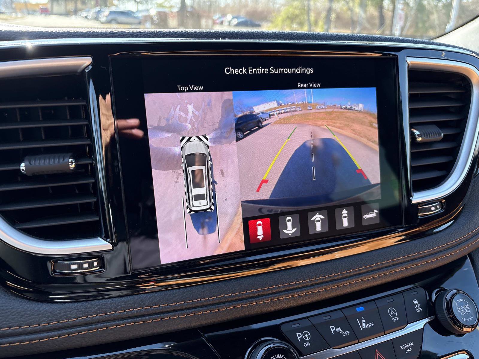 Used 2023 Chrysler Pacifica Pinnacle image 21