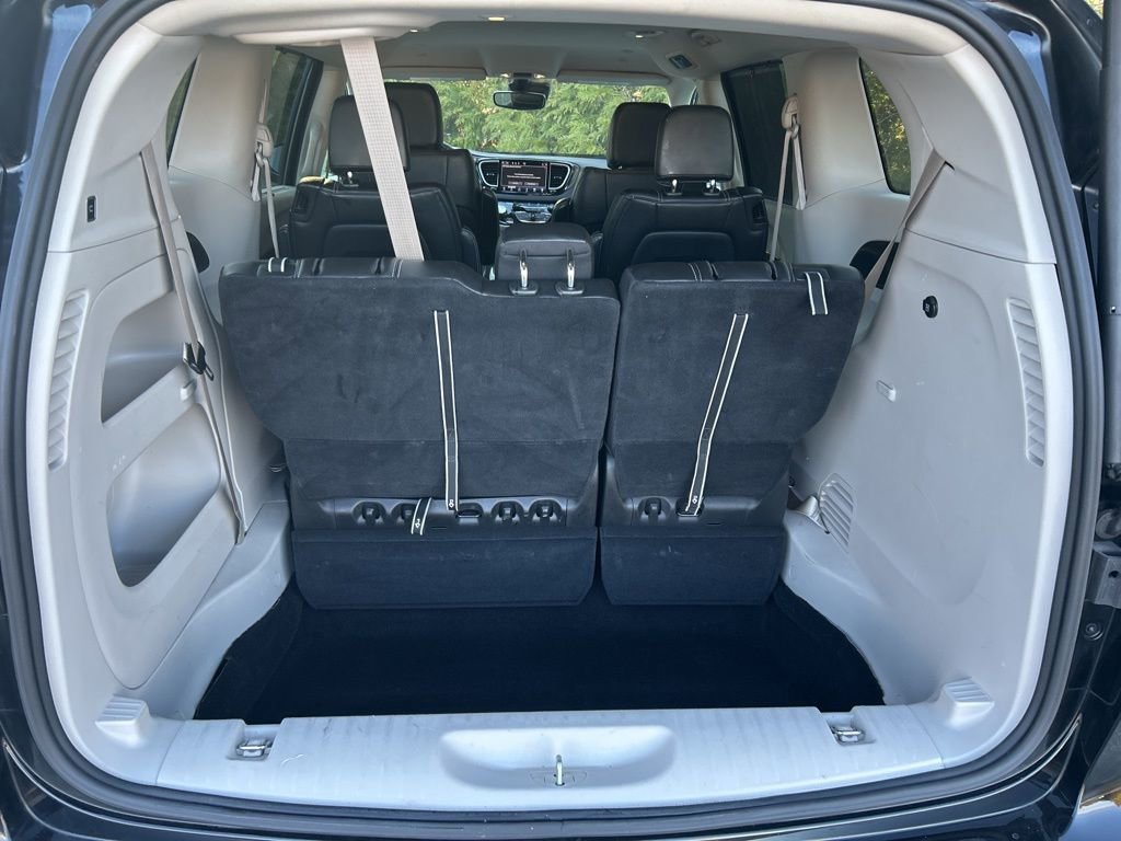 Used 2024 Chrysler Pacifica Touring-L image 4