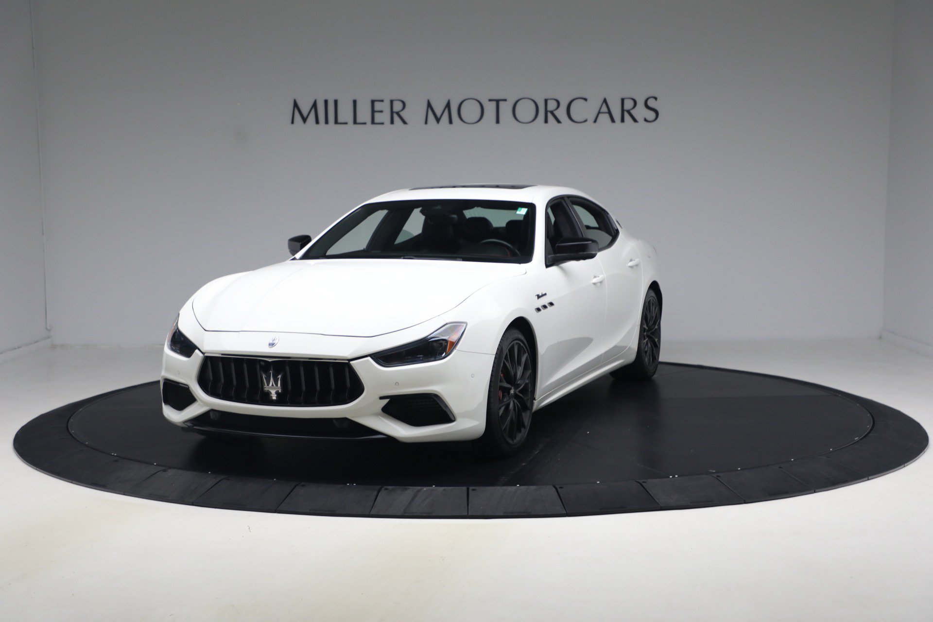 Used 2022 Maserati Ghibli Modena Q4 AWD/4WD image 2