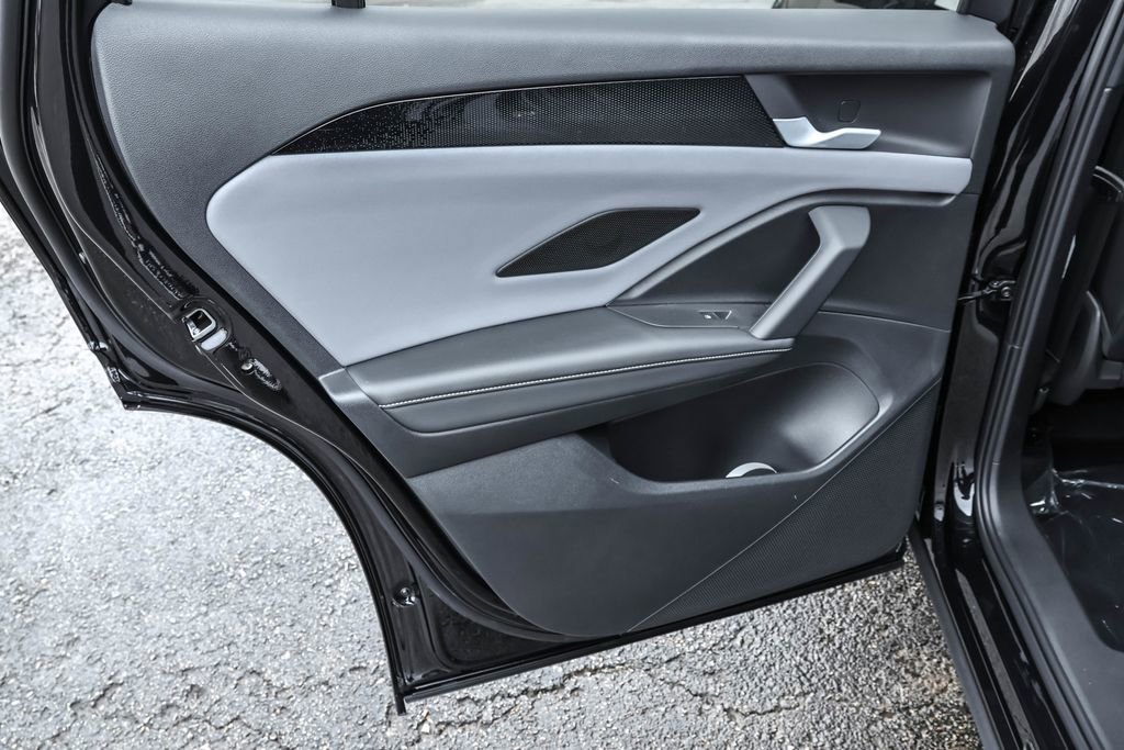 New 2026 Volkswagen Tiguan SE R-Line image 32