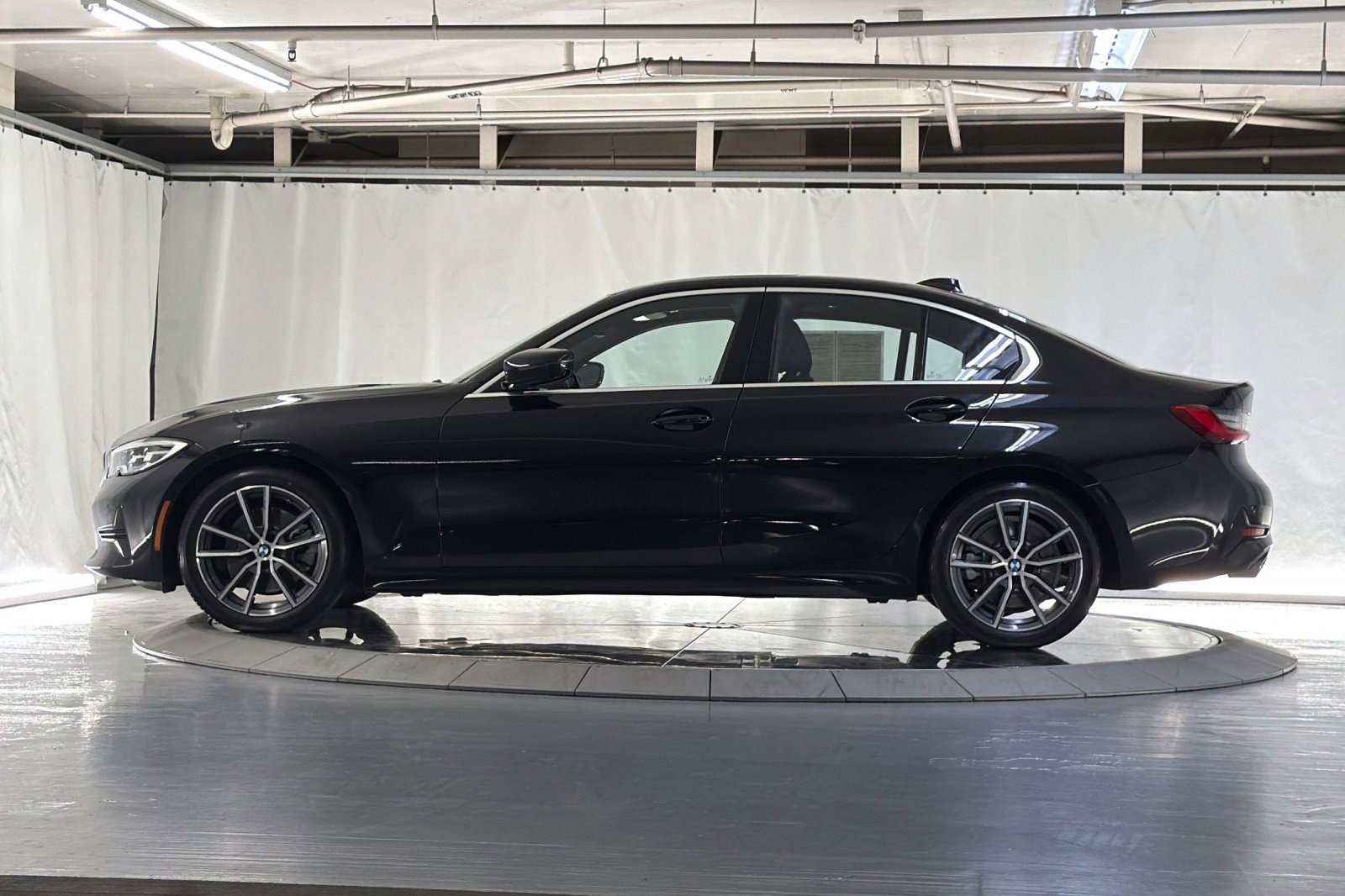Used 2019 BMW 330i Sedan w/ Convenience Package RWD image 2