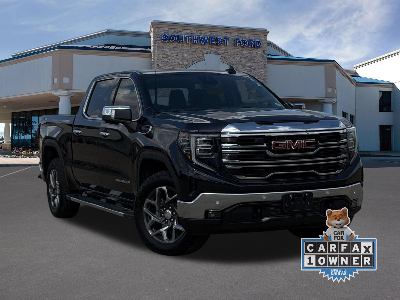 Used 2025 GMC Sierra 1500 SLT AWD/4WD image 1