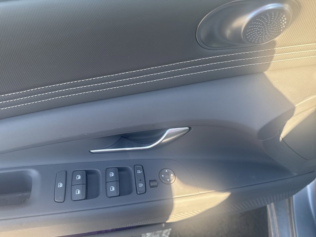 Used 2023 Hyundai Elantra SEL w/ Convenience Package image 7