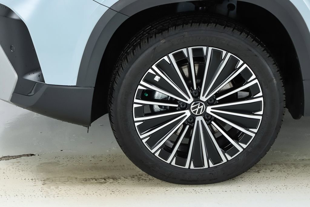 New 2026 Volkswagen Taos SE FWD image 42