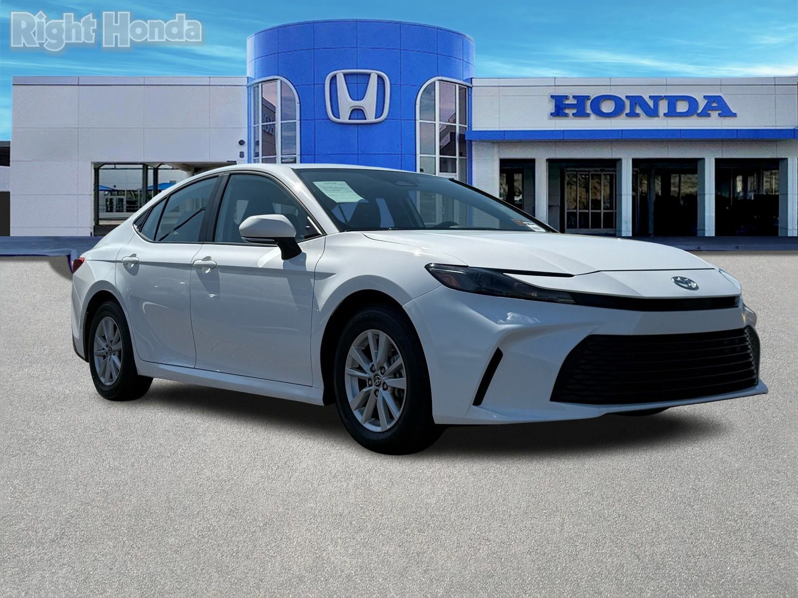 Used 2025 Toyota Camry LE image 9