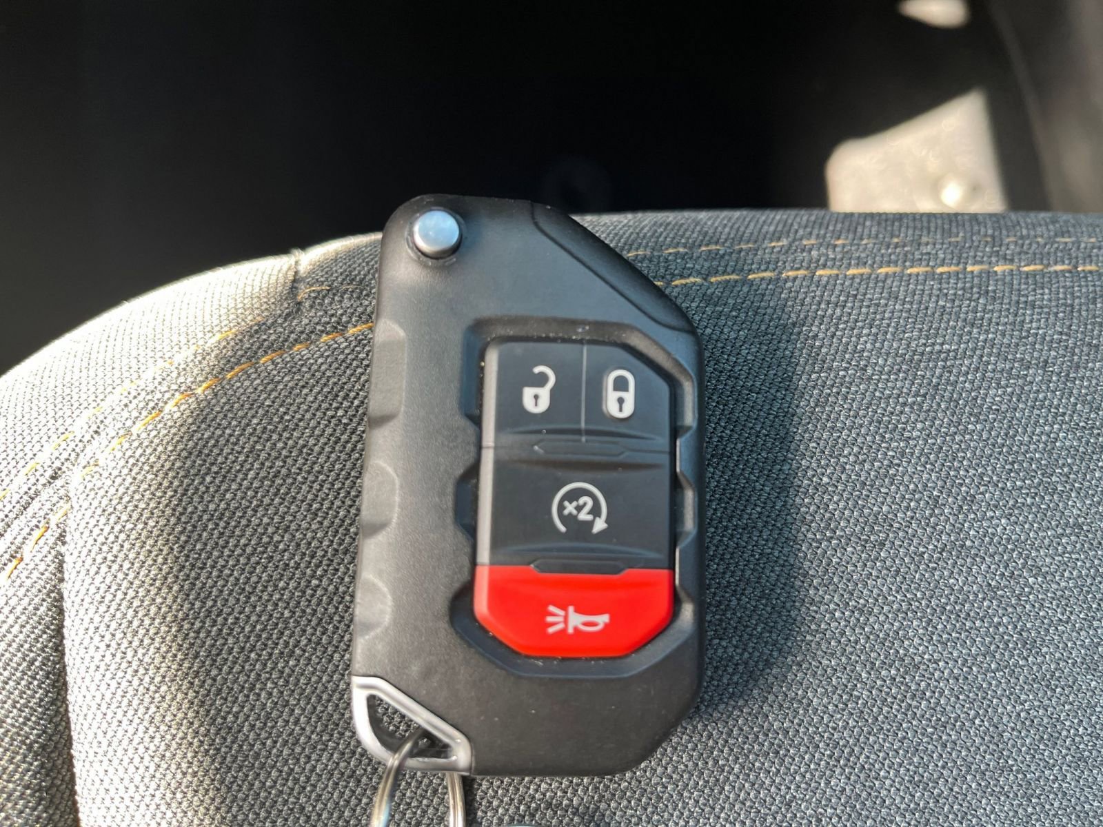 Used 2025 Jeep Wrangler Unlimited Sahara AWD/4WD image 21