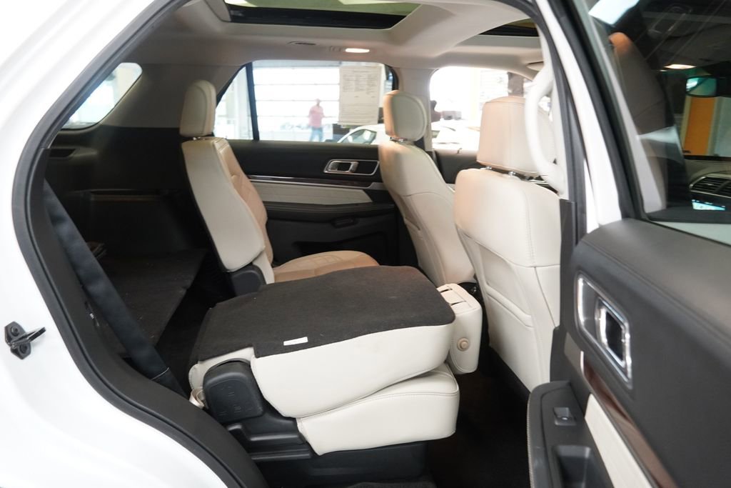 Used 2017 Ford Explorer Platinum image 31