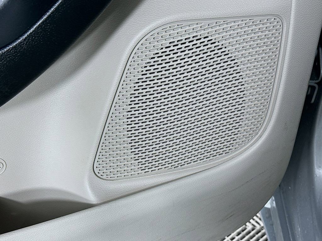 Used 2024 Chrysler Pacifica Touring-L image 28