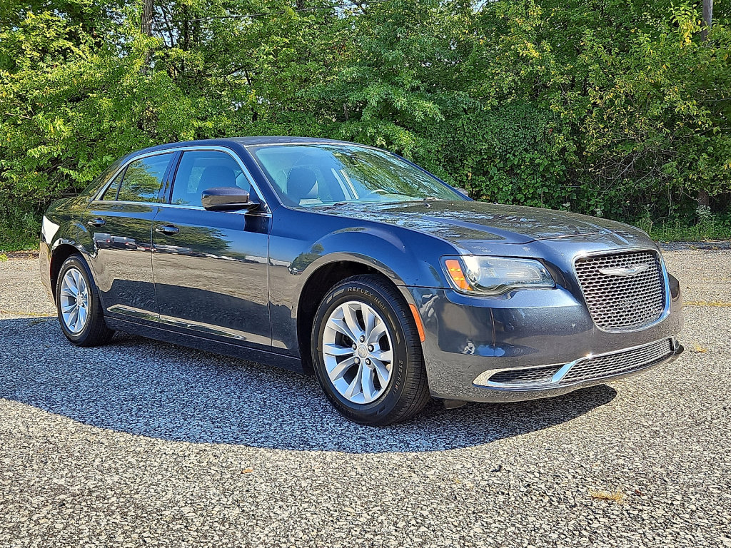Used 2018 Chrysler 300 Touring image 7