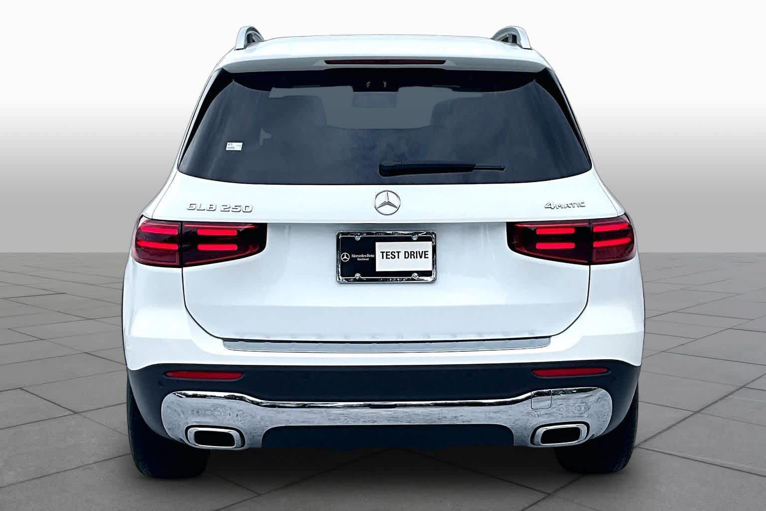 Used 2025 Mercedes-Benz GLB 250 4MATIC image 5