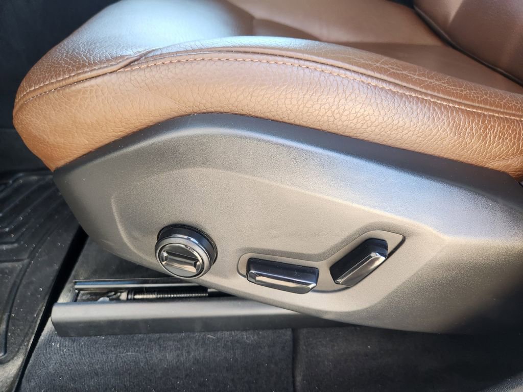 Used 2019 Volvo XC60 T6 Momentum w/ Advanced Package AWD/4WD image 16