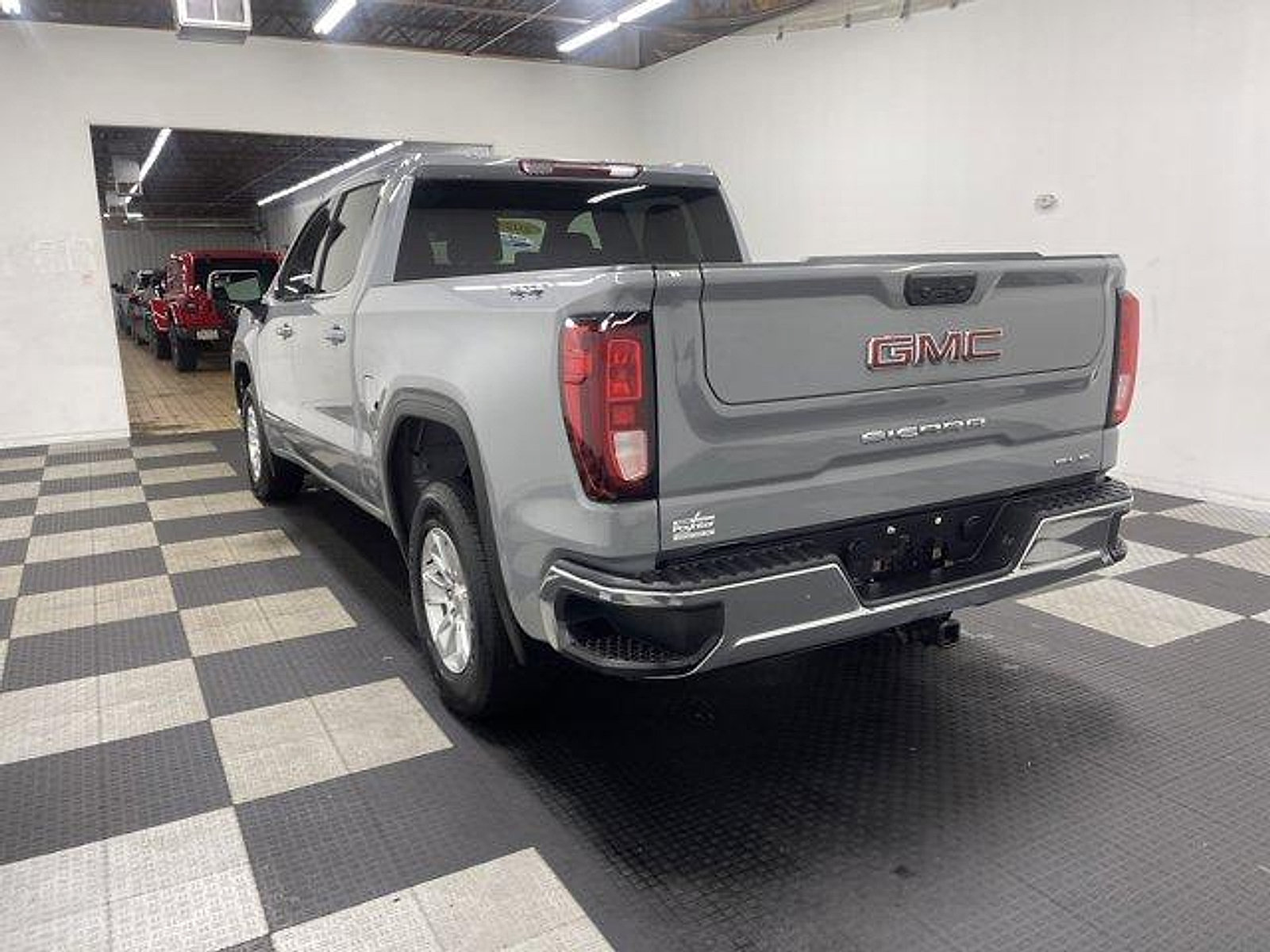 Used 2024 GMC Sierra 1500 SLE AWD/4WD image 2