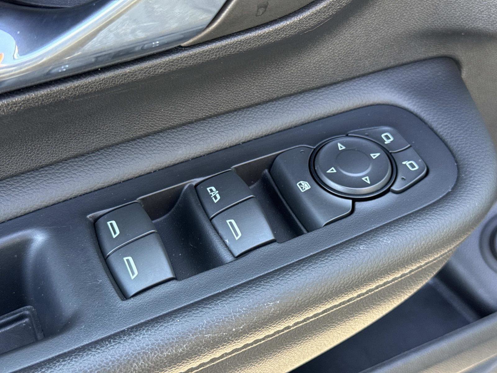 Used 2023 GMC Terrain SLE w/ Driver Convenience Package image 16