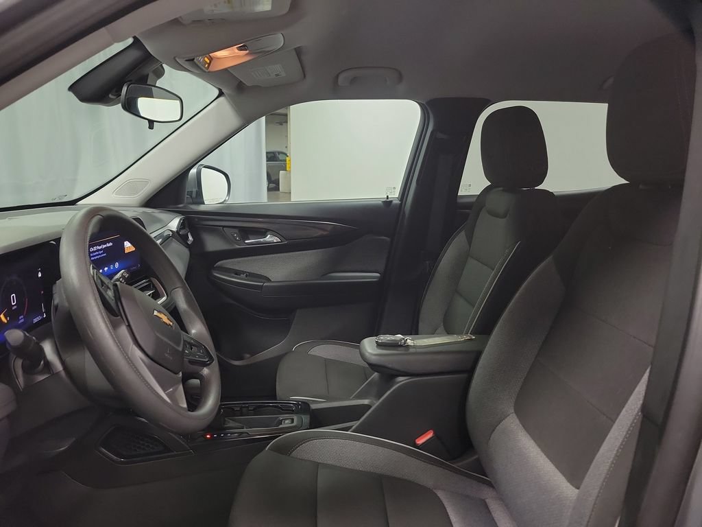 Used 2025 Chevrolet TrailBlazer LT FWD image 15