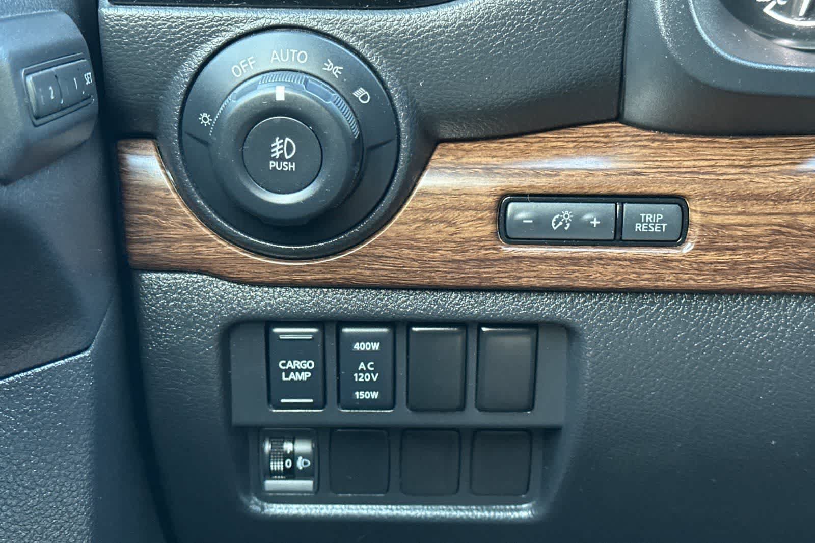 Used 2021 Nissan Titan Platinum Reserve w/ Moonroof Package RWD image 32