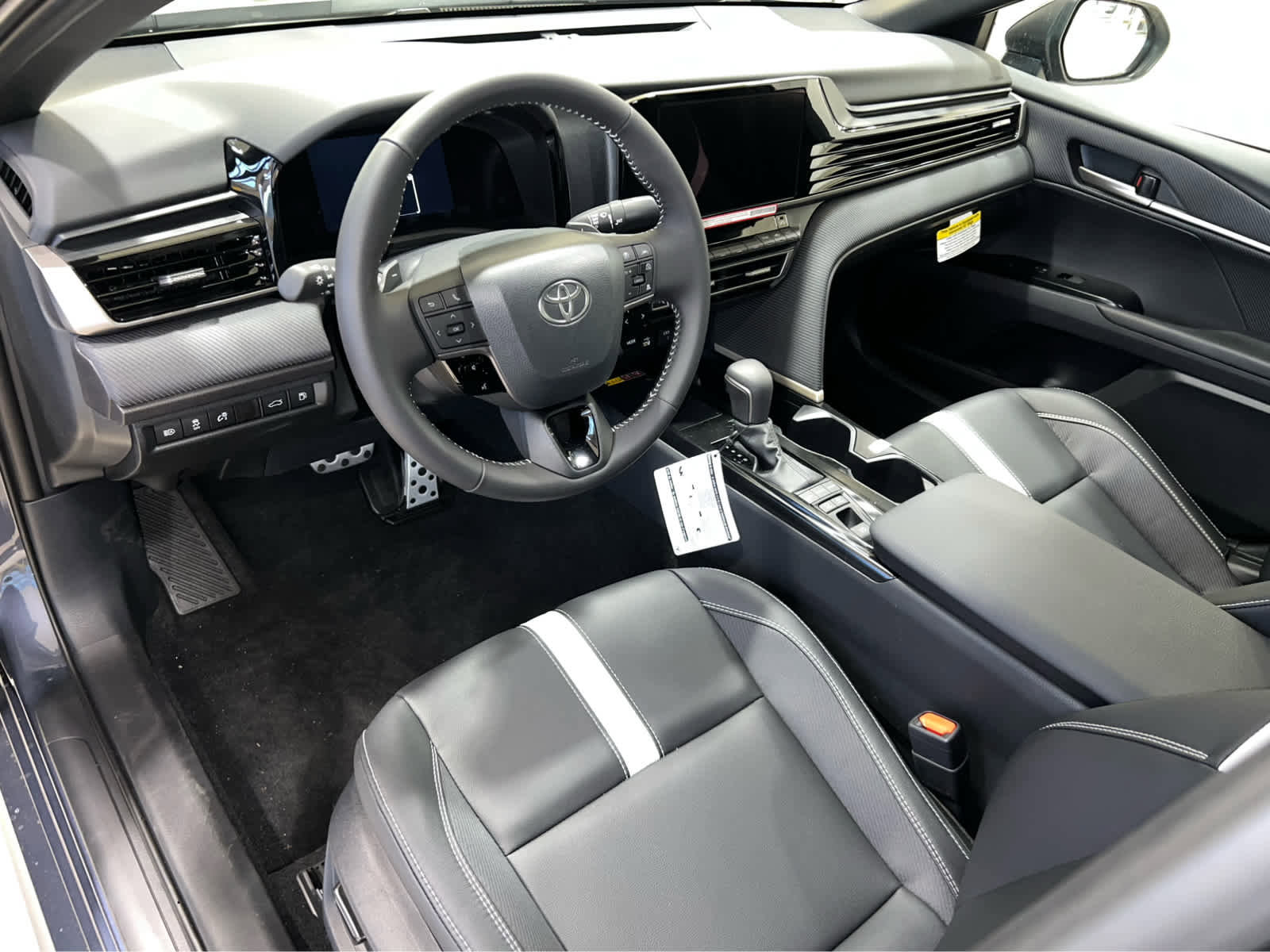 New 2026 Toyota Camry SE FWD image 11