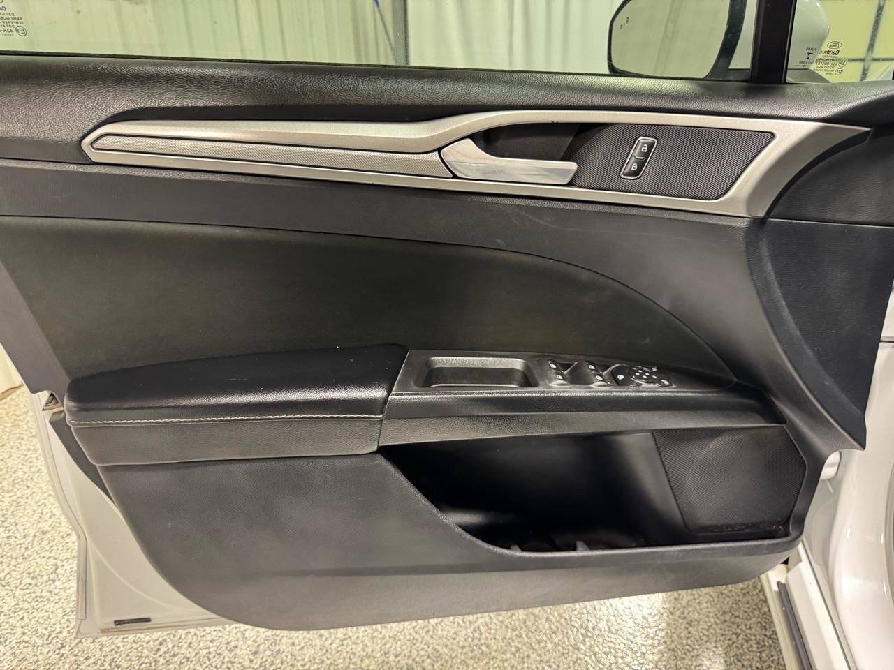 Used 2020 Ford Fusion SE image 13