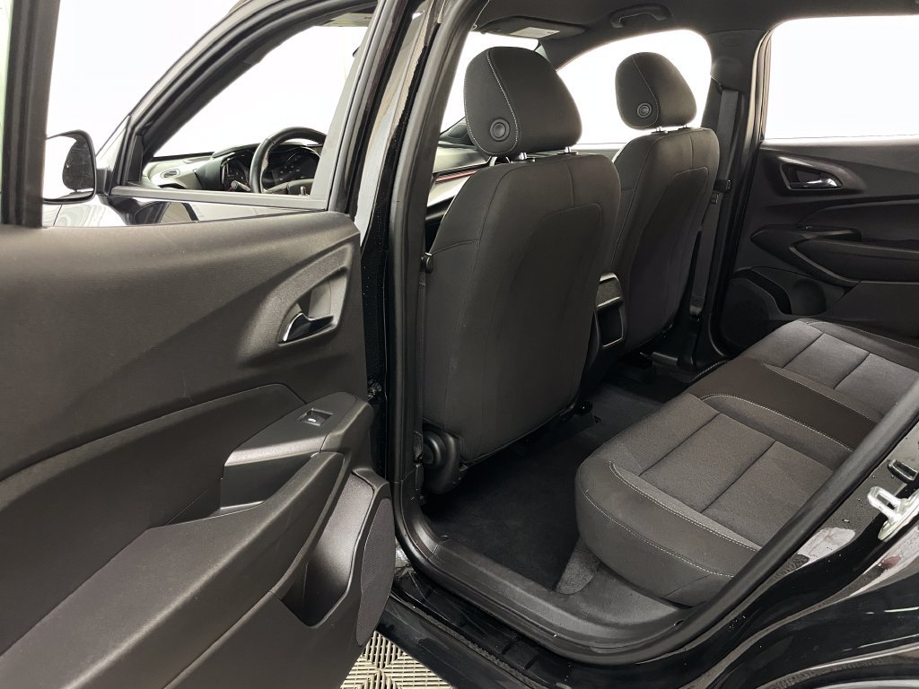 Used 2025 Chevrolet Trax RS w/ Driver Confidence Package FWD image 41