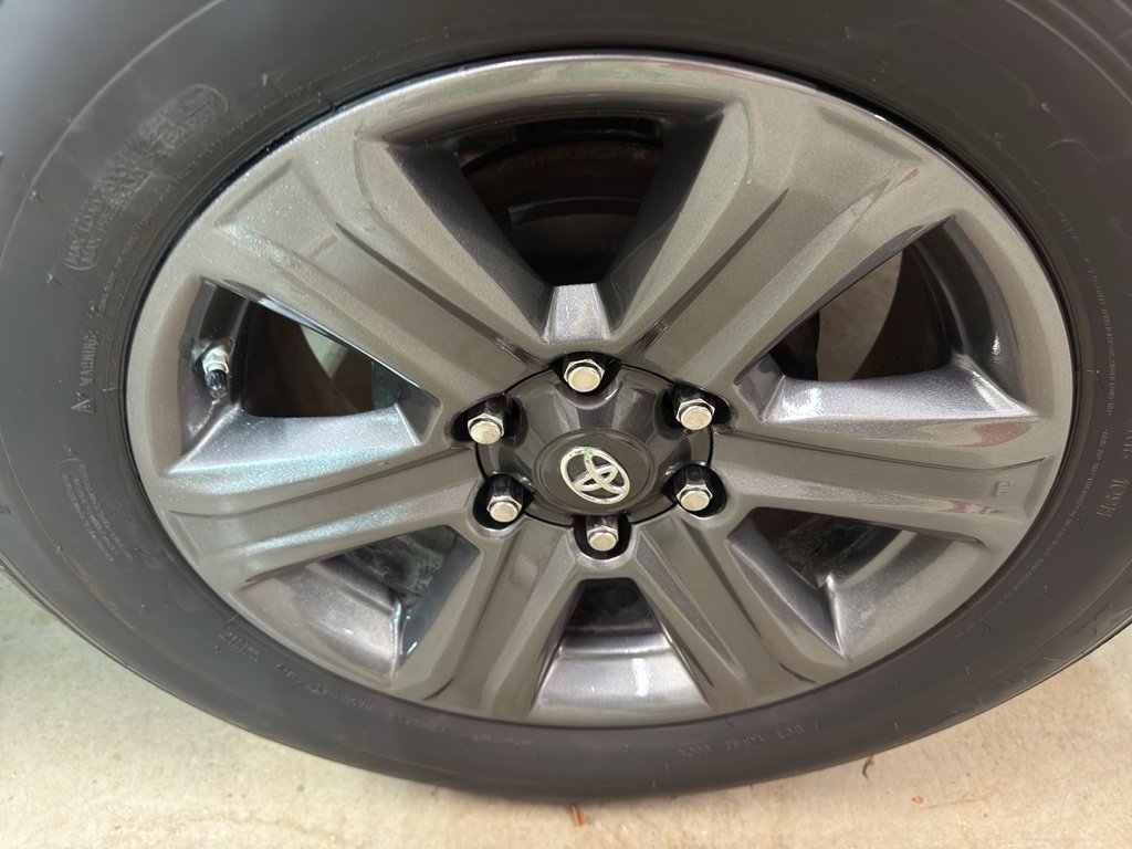 Used 2016 Toyota Tacoma Limited w/ Towing Package image 32