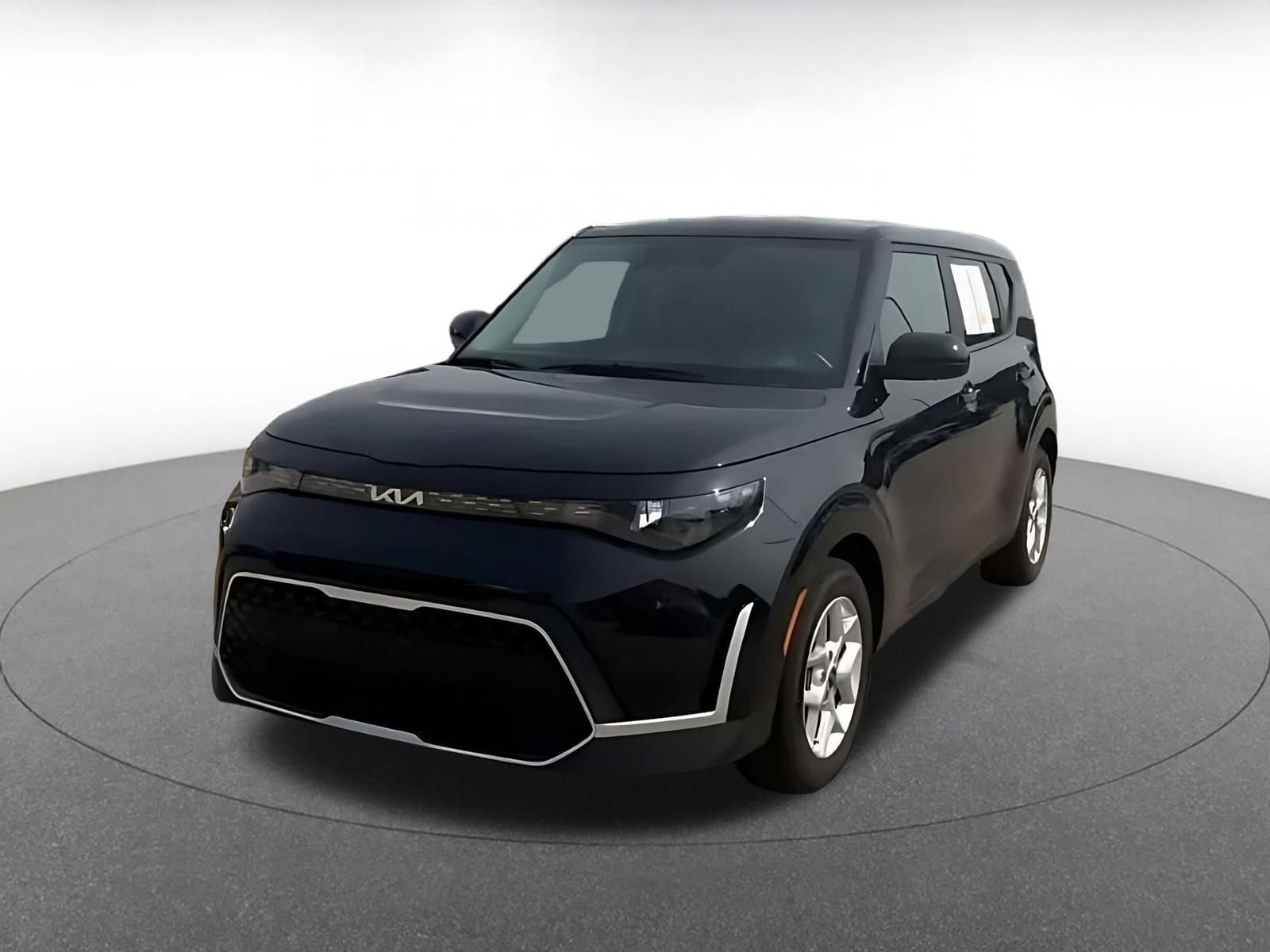 Used 2025 Kia Soul LX w/ LX Technology Package FWD image 6