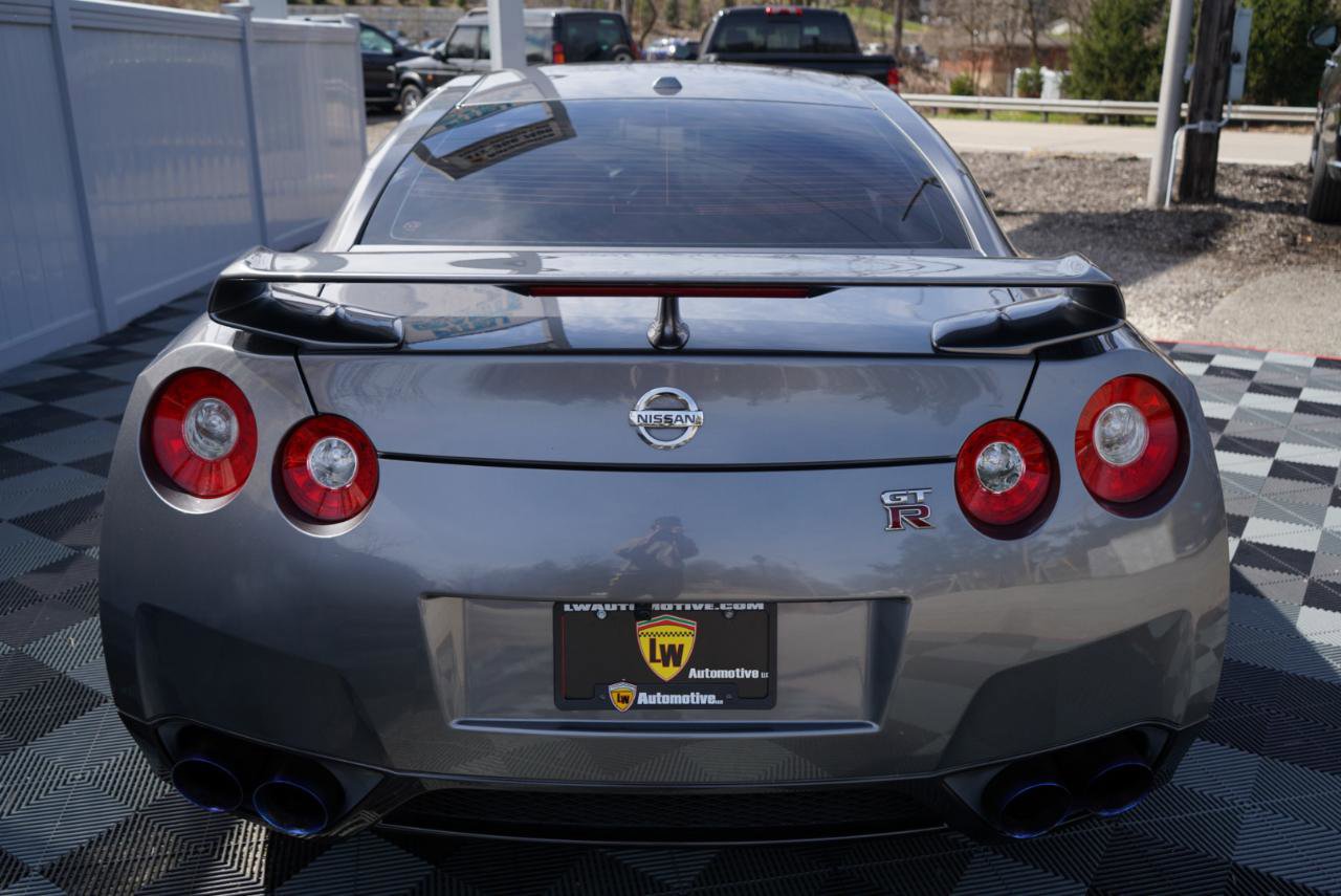 Used 2010 Nissan GT-R Premium image 7