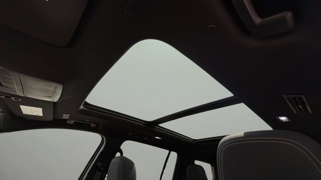 Used 2024 Chevrolet Traverse LT w/ Enhanced Driving Package FWD image 18