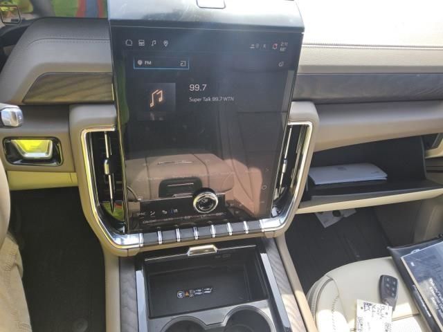 Used 2025 GMC Yukon XL Denali w/ Denali Reserve Package image 5