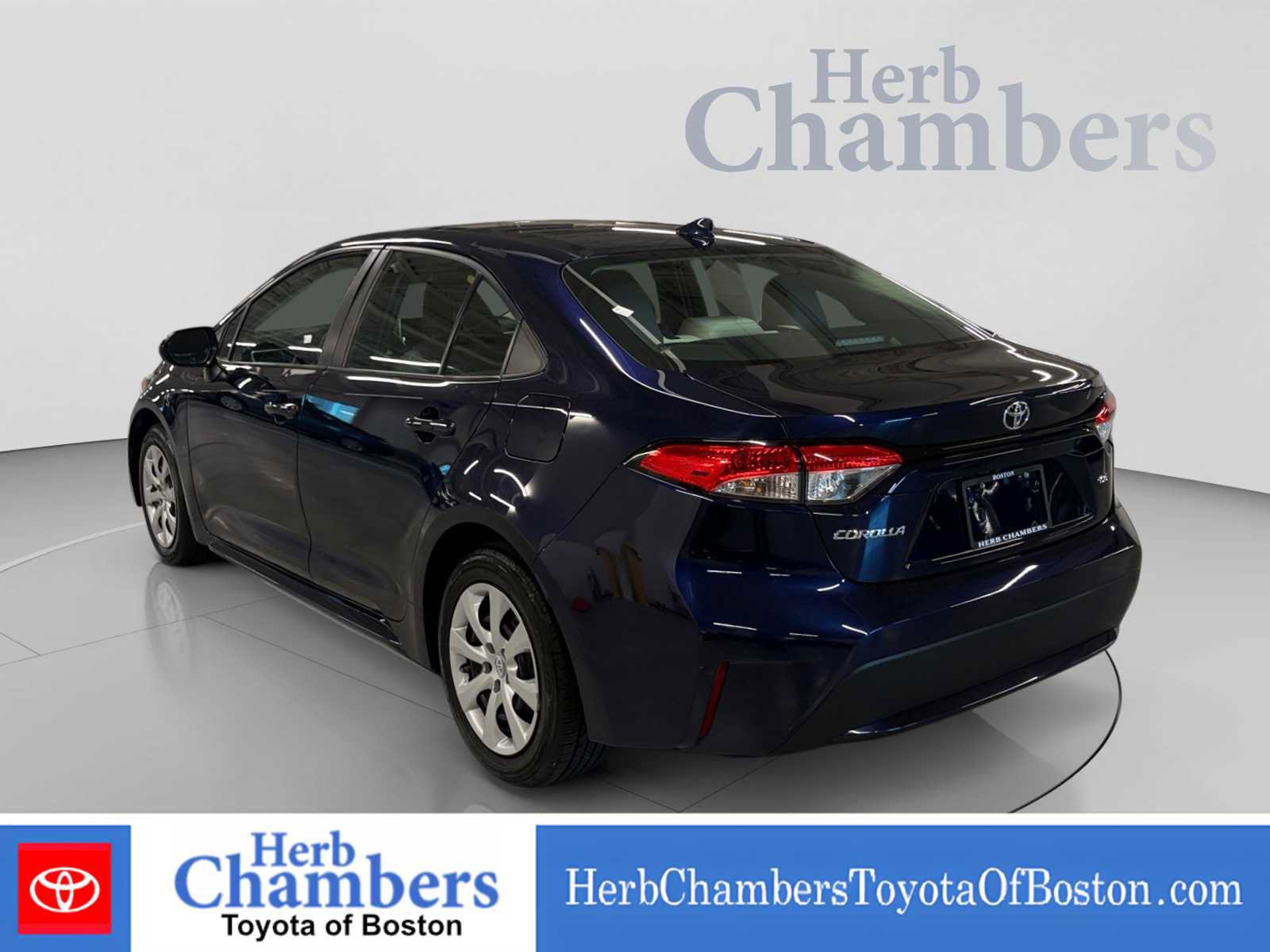 Used 2020 Toyota Corolla LE FWD image 3