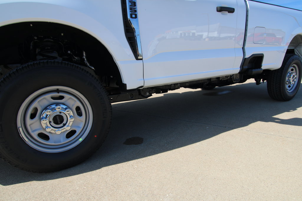 New 2026 Ford F350 XL w/ FX4 Off-Road Package AWD/4WD image 8