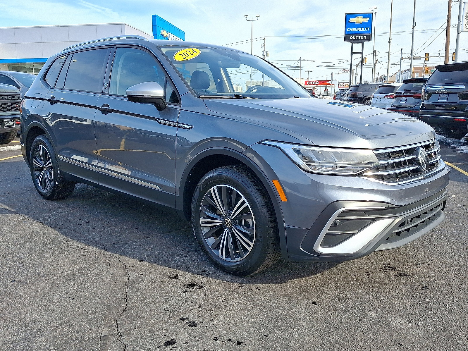 Used 2024 Volkswagen Tiguan Wolfsburg Edition image 7