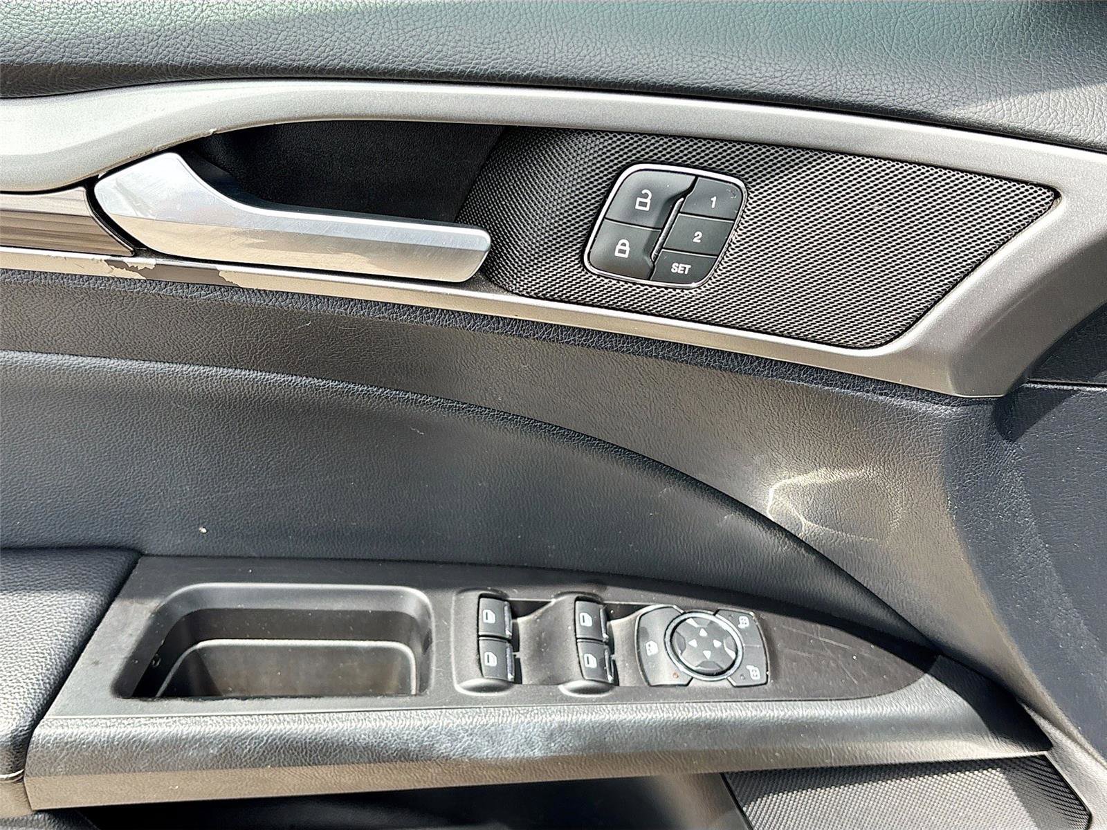 Used 2019 Ford Fusion SEL FWD image 17