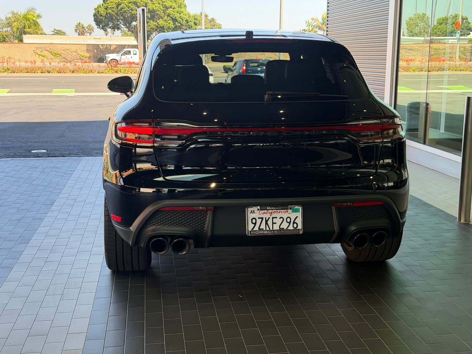Certified 2025 Porsche Macan S AWD/4WD image 9