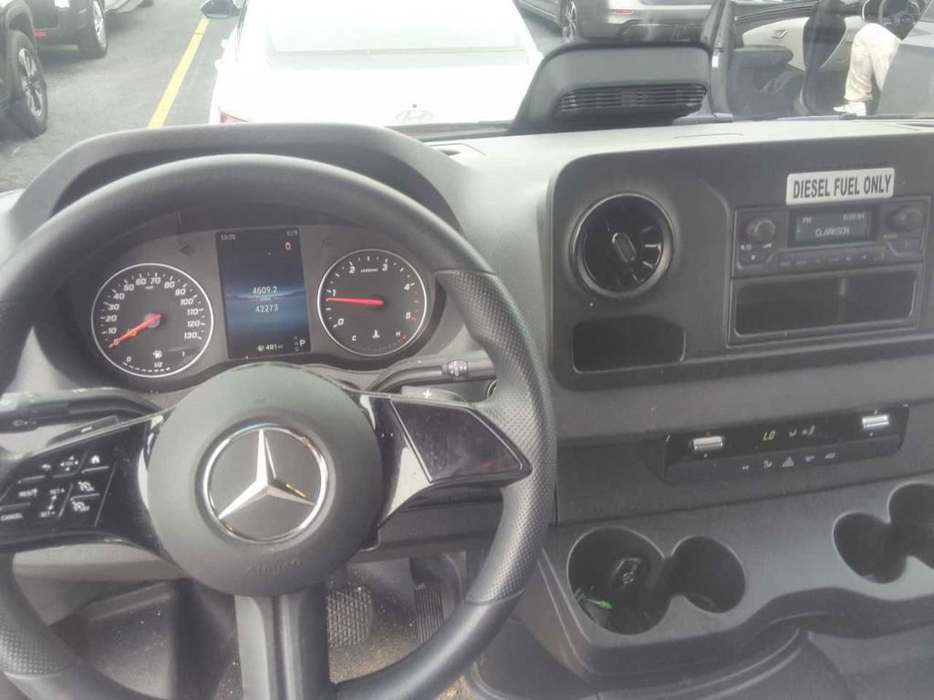 Used 2025 Mercedes-Benz Sprinter 2500 image 12