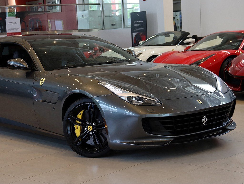 Certified 2017 Ferrari GTC4Lusso image 8