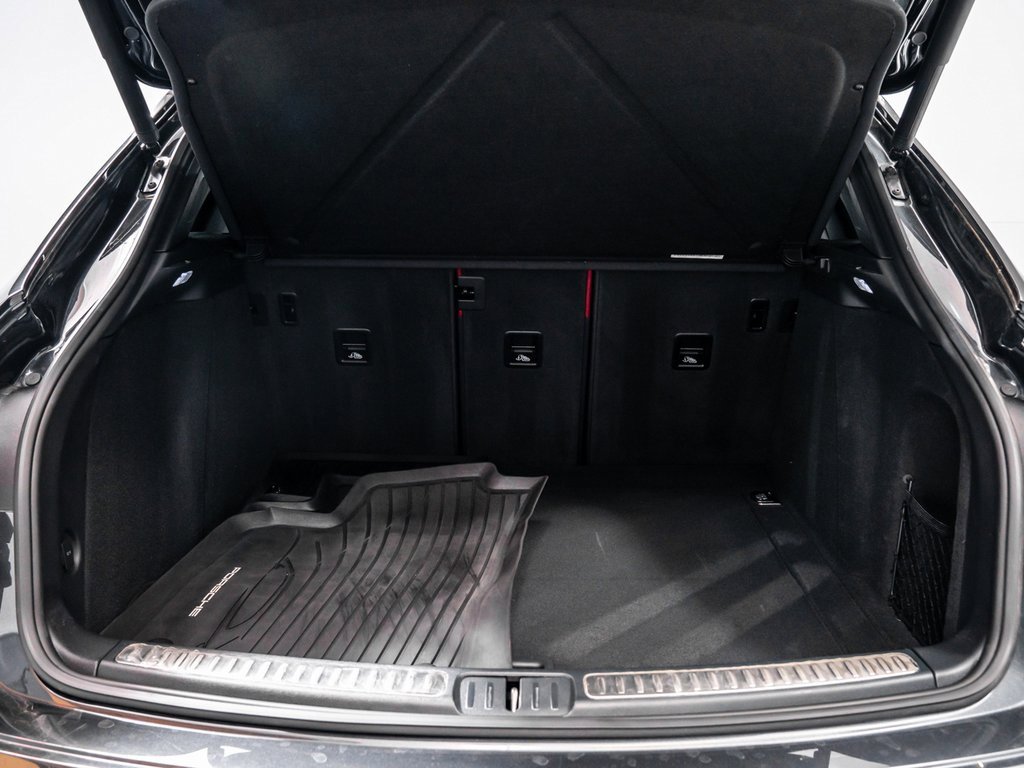 Used 2025 Porsche Macan image 31