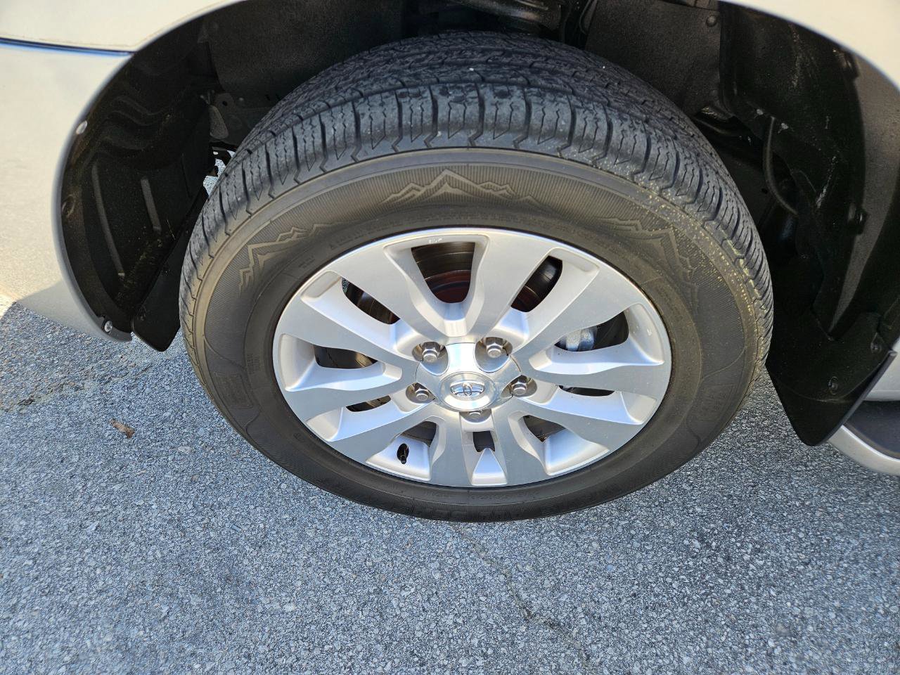 Used 2016 Toyota Sequoia Platinum image 9