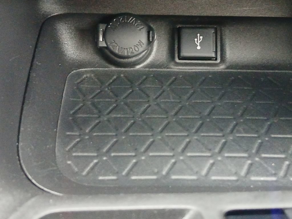 Used 2020 Toyota RAV4 XLE Premium FWD image 6