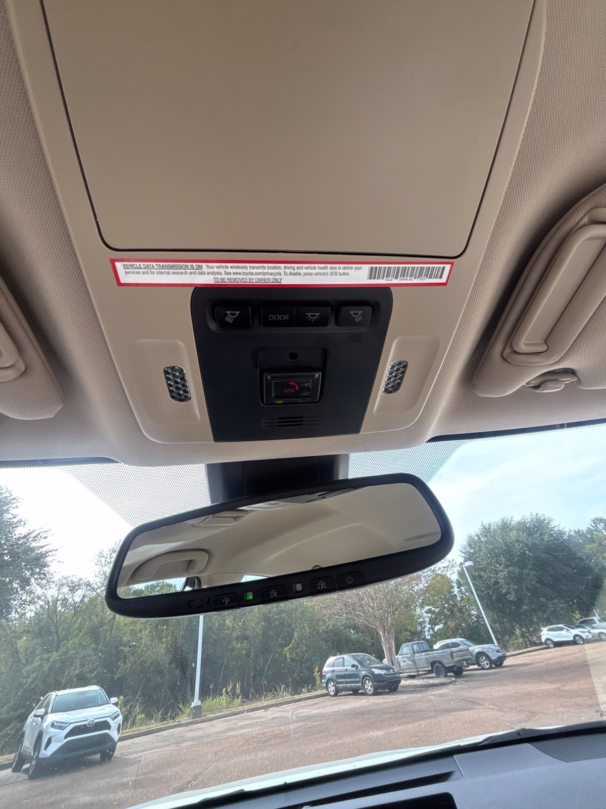 Used 2022 Toyota Camry XLE FWD image 3