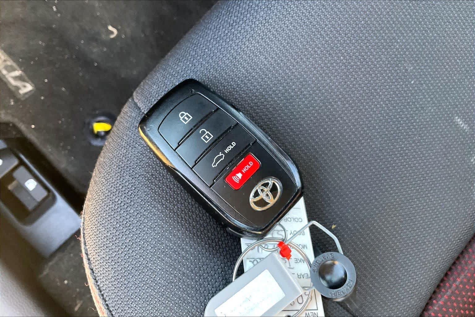 Used 2025 Toyota Corolla SE FWD image 13