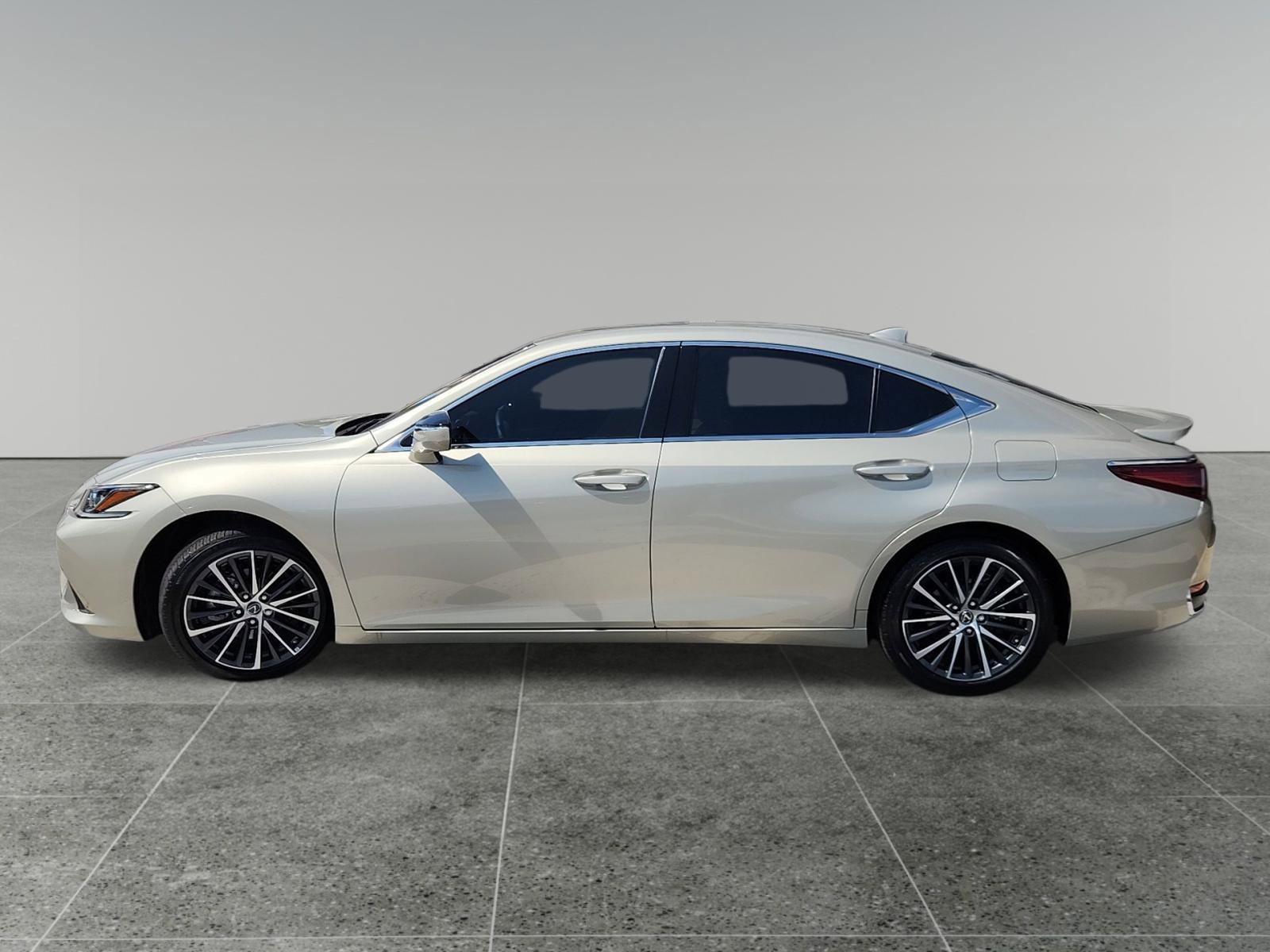 Used 2025 Lexus ES 300h w/ Premium Package image 4