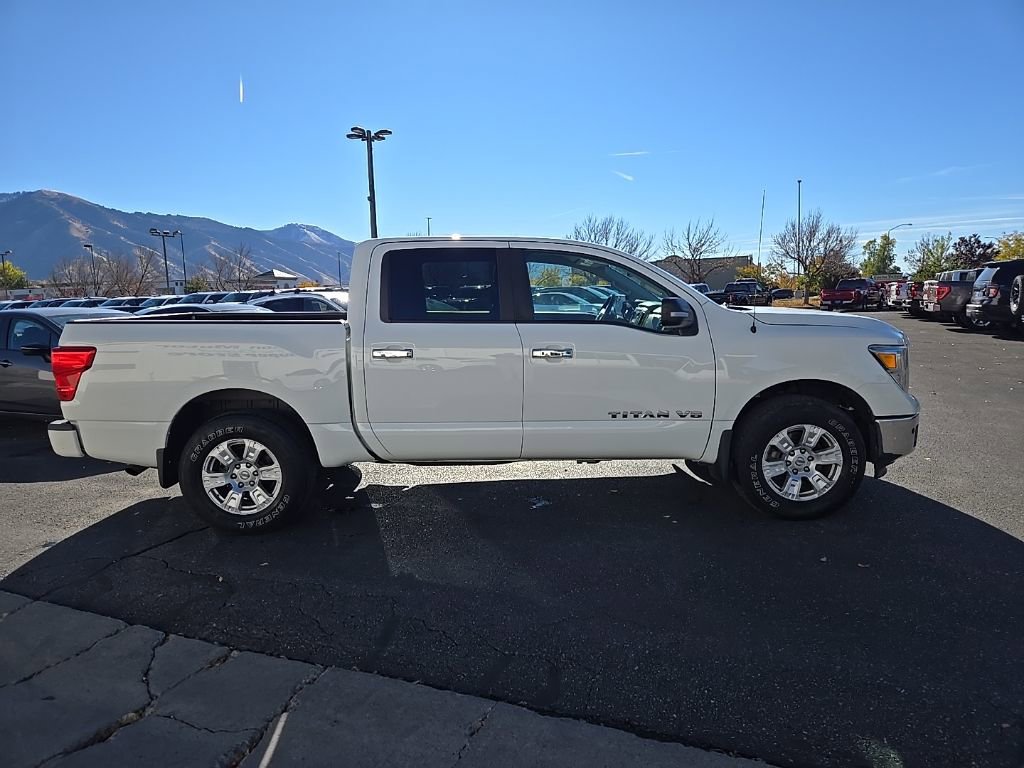 Used 2019 Nissan Titan SV w/ SV Convenience Package image 4